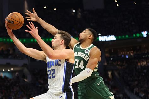 Magic vs. Bucks odds, picks, predictions: Bet on Milwaukee as .